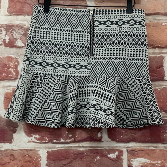 PRINCESS VERA WANG WOMEN'S GRAY & WHITE BOHO SOUTHWEST ABSTRACT ZIP UP SKIRT - Picture 3 of 7